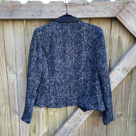 Trouve Snow Leopard Fitted Open Front Structured Black Business Casual Blazer - Picture 5 of 6